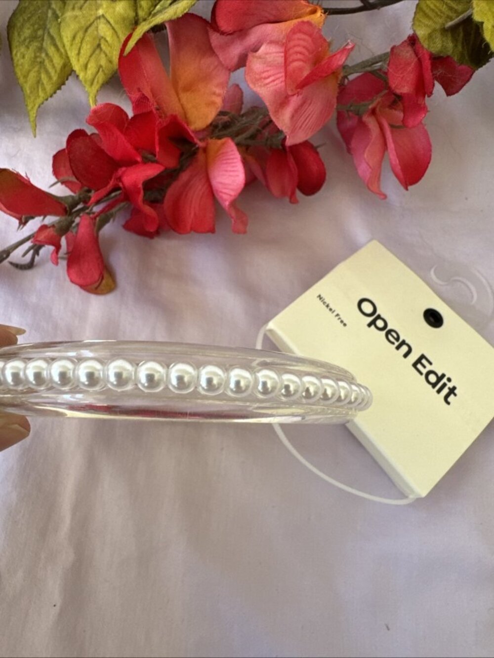 NEW Nordstrom Open Edit Chunky Clear Lucite Bangle Bracelet Faux Pearls  2.75"